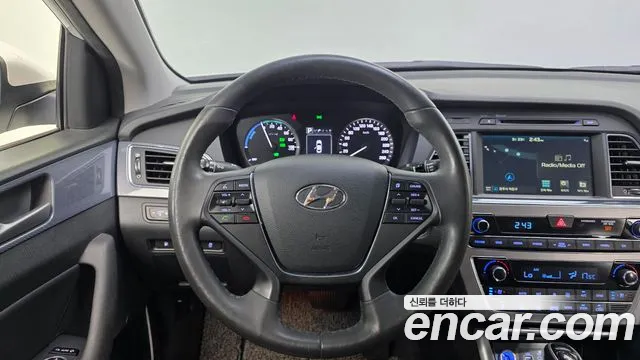 2017 Hyundai LF Sonata Hybrid 2.0 HEV Sold VIN KMHE3413BHA061121 – exterior detail