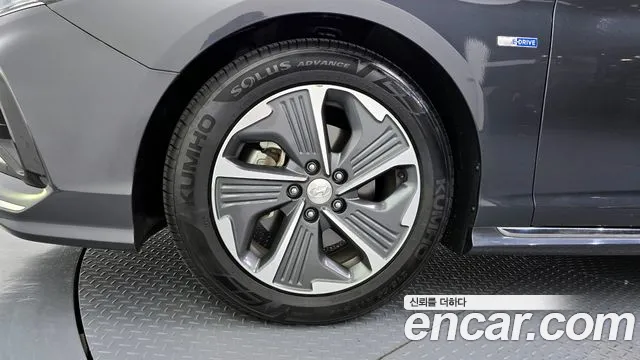 2018 Hyundai Sonata New Rise Hybrid Premium Sold VIN KMHE3413BJA068405 – trunk area