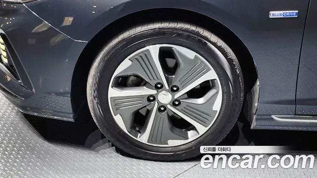 2018 Hyundai Sonata New Rise Hybrid Premium VIN KMHE3413BJA078938