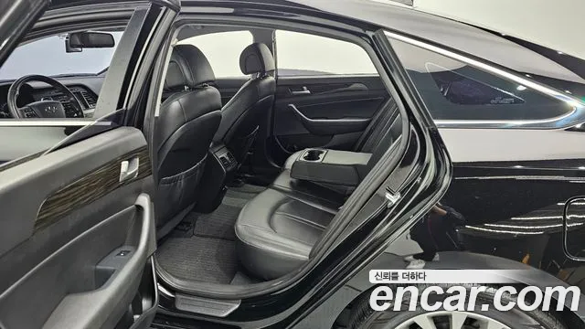 2017 Hyundai LF Sonata 2.0 Smart Sold VIN KMHE341CBHA341449 – interior seats 2017 Hyundai LF Sonata 2.0 Smart Sold VIN KMHE341CBHA341449 – interior seats