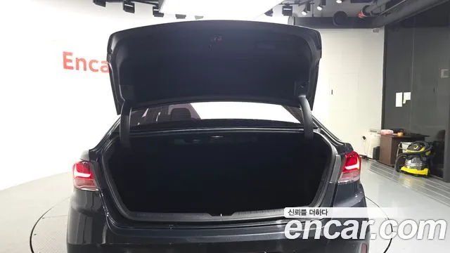 2018 Hyundai Sonata New Rise 2.0 Modern Sold VIN KMHE341CBJA443553 – interior seats 2018 Hyundai Sonata New Rise 2.0 Modern Sold VIN KMHE341CBJA443553 – interior seats