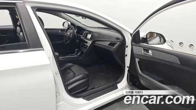 2017 Hyundai LF Sonata LPI Smart Sold VIN KMHE341DBHA320477 – dashboard