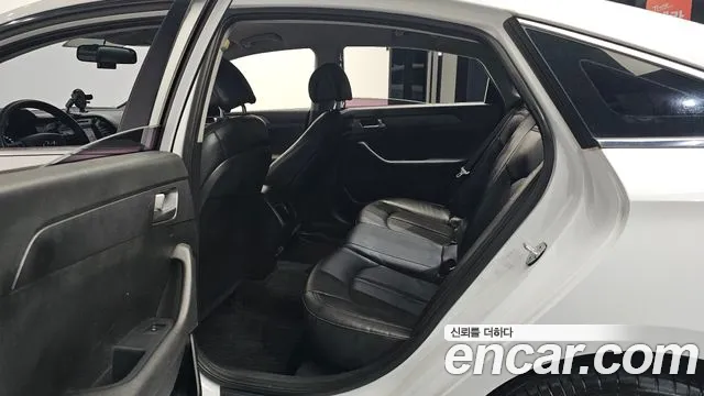 2017 Hyundai LF Sonata LPI Smart Sold VIN KMHE341DBHA321628 – interior seats
