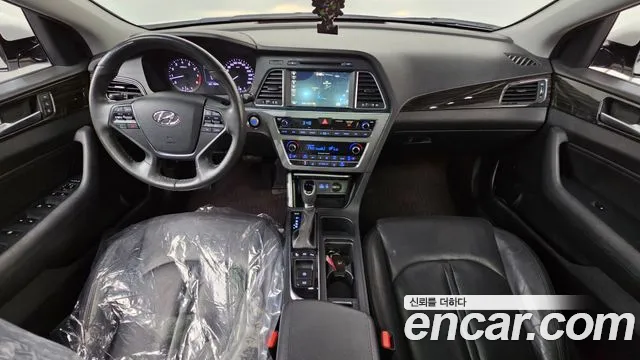 2017 Hyundai LF Sonata LPI Modern(Handicapped) Sold VIN KMHE341DBHA339811 – dashboard