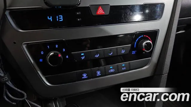 2018 Hyundai LF Sonata LPI TAXI Sold VIN KMHE341DBJA434887 – interior seats
