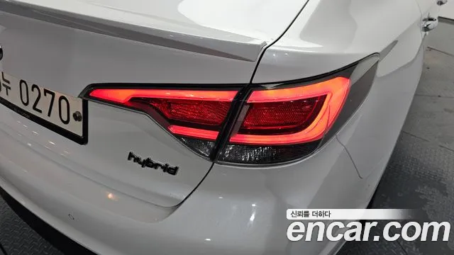 2017 Hyundai Lf Sonata Hybrid 2.0 Hev Sold VIN KMHE5411BHA055824 – front exterior