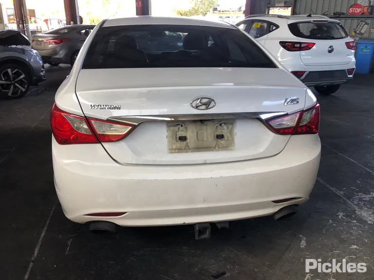 2010 Hyundai i45 Used VIN KMHEC41DMBA198292 – photo 16 2010 Hyundai i45 Used VIN KMHEC41DMBA198292 – photo 16