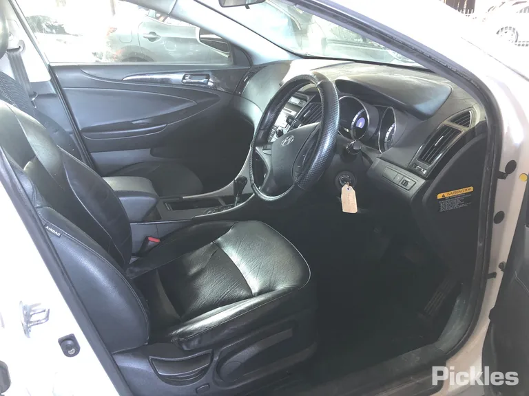 2010 Hyundai i45 Used VIN KMHEC41DMBA198292 – photo 23 2010 Hyundai i45 Used VIN KMHEC41DMBA198292 – photo 23