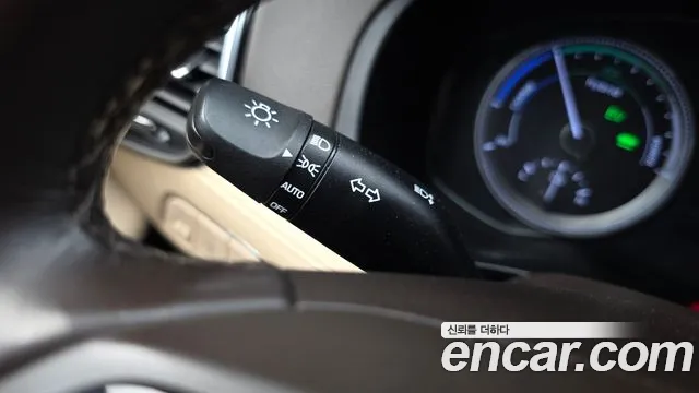 2018 Hyundai Grandeur IG Hybrid Premium Sold VIN KMHF1413BJA014883 – interior seats