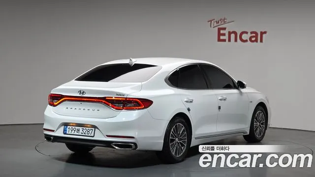 2018 Hyundai Grandeur IG Hybrid Premium Sold VIN KMHF1413BJA014883 – photo 12