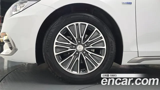 2018 Hyundai Grandeur IG Hybrid Premium Sold VIN KMHF1413BJA014883 – photo 16