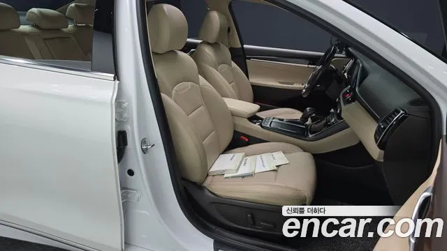 2017 Hyundai Grandeur IG 2.4 Premium Sold VIN KMHF141CBHA025854 – exterior detail