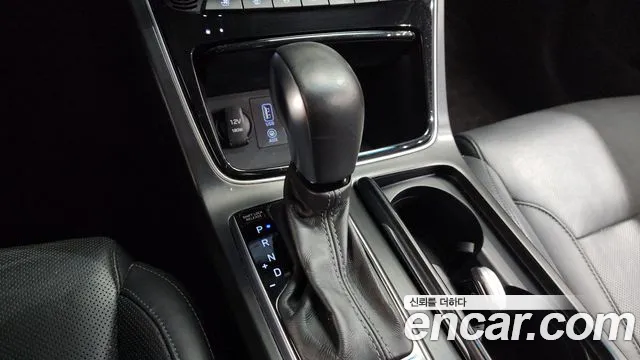 2018 Hyundai Grandeur IG 2.4 Premium Sold VIN KMHF141CBJA044844 – interior seats 2018 Hyundai Grandeur IG 2.4 Premium Sold VIN KMHF141CBJA044844 – interior seats