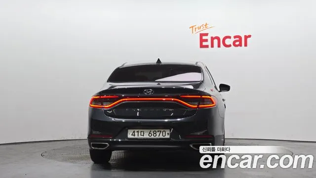 2018 Hyundai Grandeur IG 2.4 Premium Sold VIN KMHF141CBJA078060 – rear exterior 2018 Hyundai Grandeur IG 2.4 Premium Sold VIN KMHF141CBJA078060 – rear exterior