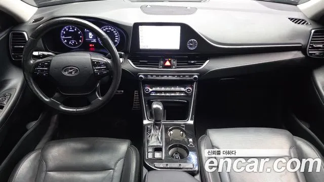 2018 Hyundai Grandeur IG 2.4 Premium Sold VIN KMHF141CBJA079304 – front exterior 2018 Hyundai Grandeur IG 2.4 Premium Sold VIN KMHF141CBJA079304 – front exterior