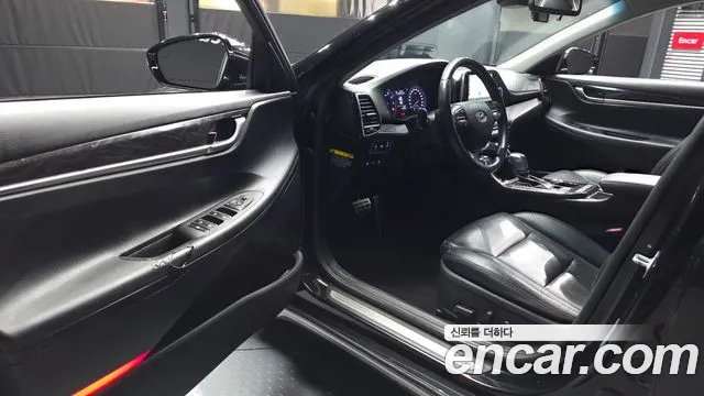 2018 Hyundai Grandeur IG 2.4 Premium Sold VIN KMHF141CBJA079304 – interior seats 2018 Hyundai Grandeur IG 2.4 Premium Sold VIN KMHF141CBJA079304 – interior seats