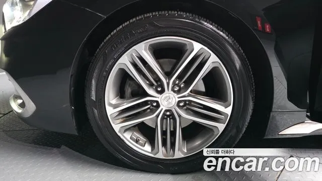 2018 Hyundai Grandeur IG 2.4 Premium Sold VIN KMHF141CBJA079304 – exterior detail 2018 Hyundai Grandeur IG 2.4 Premium Sold VIN KMHF141CBJA079304 – exterior detail