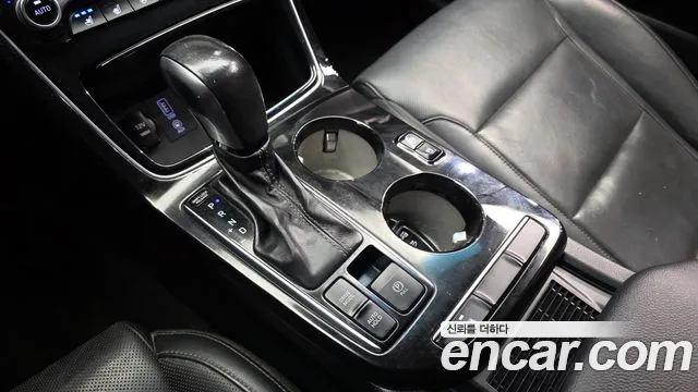 2018 Hyundai Grandeur IG 2.4 Premium Sold VIN KMHF141CBJA079304 – trunk area 2018 Hyundai Grandeur IG 2.4 Premium Sold VIN KMHF141CBJA079304 – trunk area