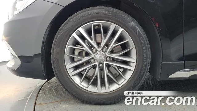 2018 Hyundai Grandeur IG 2.4 Premium Sold VIN KMHF141CBJA083629 – photo 15 2018 Hyundai Grandeur IG 2.4 Premium Sold VIN KMHF141CBJA083629 – photo 15