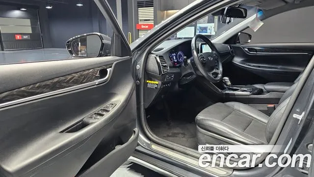 2018 Hyundai Grandeur IG 2.4 Premium Sold VIN KMHF141CBJA090872 – front exterior 2018 Hyundai Grandeur IG 2.4 Premium Sold VIN KMHF141CBJA090872 – front exterior