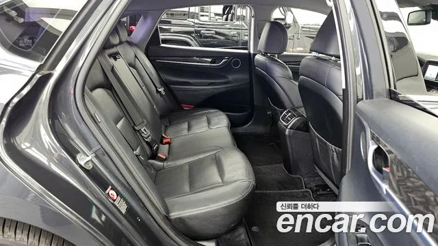 2018 Hyundai Grandeur IG 2.4 Premium Sold VIN KMHF141CBJA100834 – rear exterior 2018 Hyundai Grandeur IG 2.4 Premium Sold VIN KMHF141CBJA100834 – rear exterior
