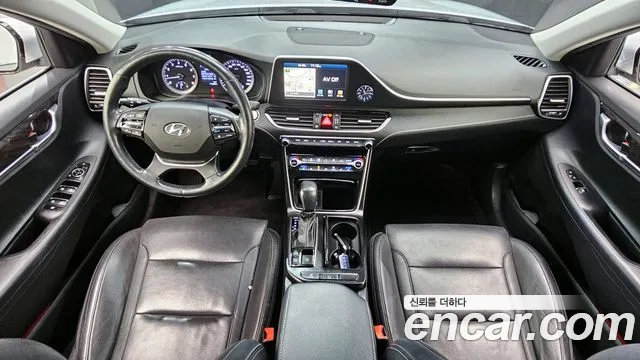 2018 Hyundai Grandeur IG 2.4 Premium Sold VIN KMHF141CBJA124918 – trunk area 2018 Hyundai Grandeur IG 2.4 Premium Sold VIN KMHF141CBJA124918 – trunk area