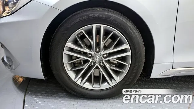 2018 Hyundai Grandeur IG 2.4 Premium Sold VIN KMHF141CBJA124918 – photo 13 2018 Hyundai Grandeur IG 2.4 Premium Sold VIN KMHF141CBJA124918 – photo 13