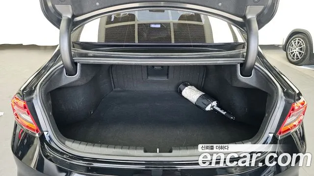 2018 Hyundai Grandeur IG 2.4 Premium Sold VIN KMHF141CBJA165230 – exterior detail