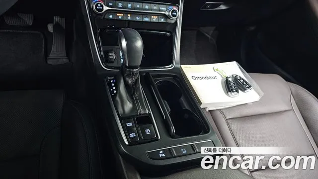 2019 Hyundai Grandeur IG 2.4 Premium Sold VIN KMHF141CBKA178794 – interior seats