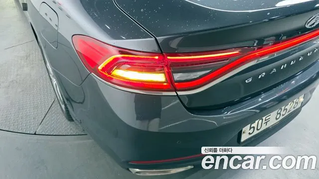 2019 Hyundai Grandeur IG 2.4 Premium Sold VIN KMHF141CBKA188259 – rear exterior 2019 Hyundai Grandeur IG 2.4 Premium Sold VIN KMHF141CBKA188259 – rear exterior