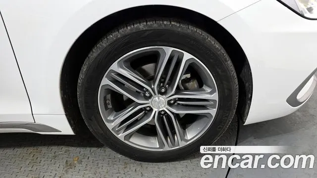 2019 Hyundai Grandeur IG 2.4 Premium Sold VIN KMHF141CBKA216361 – photo 12 2019 Hyundai Grandeur IG 2.4 Premium Sold VIN KMHF141CBKA216361 – photo 12