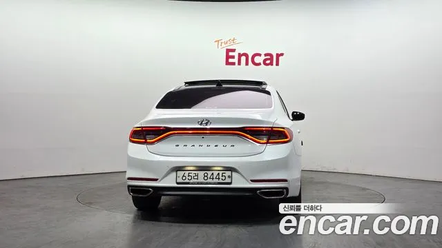 2019 Hyundai Grandeur IG 2.4 Premium Sold VIN KMHF141CBKA216361 – photo 14 2019 Hyundai Grandeur IG 2.4 Premium Sold VIN KMHF141CBKA216361 – photo 14