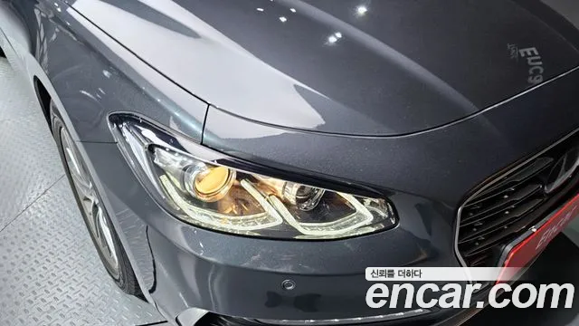 2019 Hyundai Grandeur IG 2.4 Premium Sold VIN KMHF141CBKA218848 – trunk area 2019 Hyundai Grandeur IG 2.4 Premium Sold VIN KMHF141CBKA218848 – trunk area