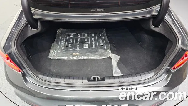 2019 Hyundai Grandeur IG 2.4 Premium Sold VIN KMHF141CBKA259758 – trunk area 2019 Hyundai Grandeur IG 2.4 Premium Sold VIN KMHF141CBKA259758 – trunk area