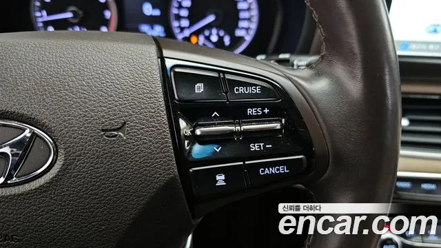 2019 Hyundai Grandeur IG 2.4 Premium Sold VIN KMHF141CBKA262758 – trunk area 2019 Hyundai Grandeur IG 2.4 Premium Sold VIN KMHF141CBKA262758 – trunk area