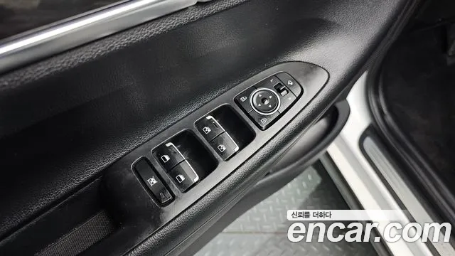 2017 Hyundai Grandeur IG 2.2 Diesel Premium Sold VIN KMHF141RBHA012962 – engine bay 2017 Hyundai Grandeur IG 2.2 Diesel Premium Sold VIN KMHF141RBHA012962 – engine bay