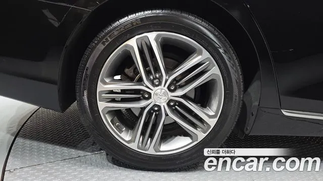 2017 Hyundai Grandeur IG 2.2 Diesel Premium Sold VIN KMHF141RBHA040447 – exterior detail