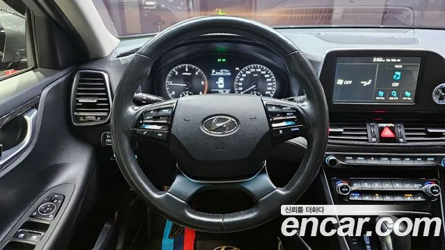 2017 Hyundai Grandeur IG 2.2 Diesel Premium Sold VIN KMHF141RBHA042997 – photo 13 2017 Hyundai Grandeur IG 2.2 Diesel Premium Sold VIN KMHF141RBHA042997 – photo 13