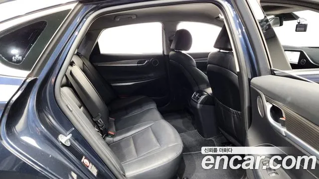 2018 Hyundai Grandeur IG Hybrid Exclusive Sold VIN KMHF2413BJA009078 – trunk area