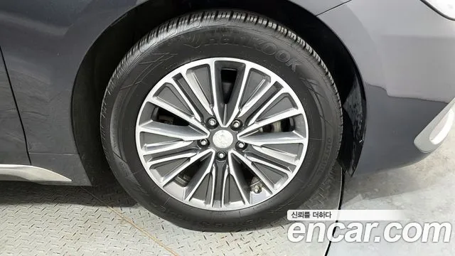 2018 Hyundai Grandeur IG Hybrid Exclusive Sold VIN KMHF2413BJA009238 – trunk area