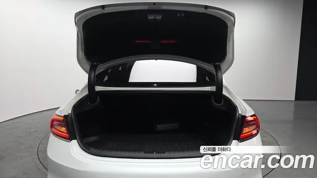 2018 Hyundai Grandeur IG Hybrid Exclusive Sold VIN KMHF2413BJA010999 – rear exterior