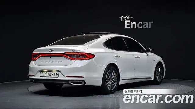 2018 Hyundai Grandeur IG Hybrid Exclusive Sold VIN KMHF2413BJA022572 – side profile