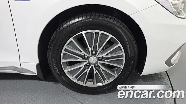 2019 Hyundai Grandeur IG Hybrid Exclusive Sold VIN KMHF2413BKA027299 – undercarriage