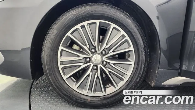 2019 Hyundai Grandeur IG Hybrid Exclusive Sold VIN KMHF2413BKA030490 – side profile