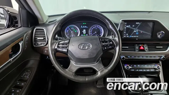 2019 Hyundai Grandeur IG Hybrid Exclusive Sold VIN KMHF2413BKA041846 – trunk area 2019 Hyundai Grandeur IG Hybrid Exclusive Sold VIN KMHF2413BKA041846 – trunk area