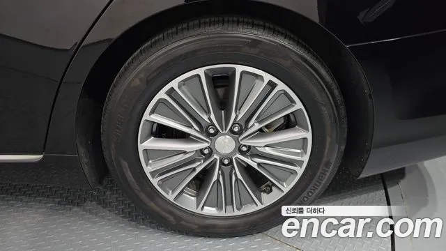 2019 Hyundai Grandeur IG Hybrid Exclusive Sold VIN KMHF2413BKA051198 – undercarriage