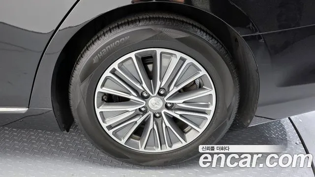 2019 Hyundai Grandeur Ig Hybrid Exclusive Sold VIN KMHF2413BKA052710 – front exterior