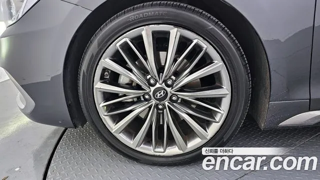 2017 Hyundai Grandeur IG 3.0 Exclusive Sold VIN KMHF241EBHA024970 – trunk area 2017 Hyundai Grandeur IG 3.0 Exclusive Sold VIN KMHF241EBHA024970 – trunk area