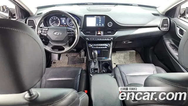 2017 Hyundai Grandeur IG 3.0 Exclusive Sold VIN KMHF241EBHA026817 – interior seats