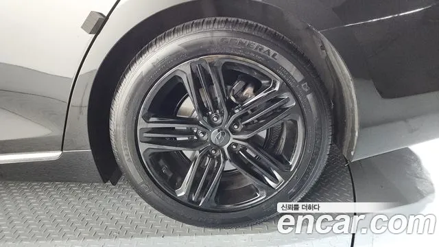 2018 Hyundai Grandeur IG 3.0 Modren Basic (Rental car) Sold VIN KMHF241EBJA066701 – trunk area 2018 Hyundai Grandeur IG 3.0 Modren Basic (Rental car) Sold VIN KMHF241EBJA066701 – trunk area